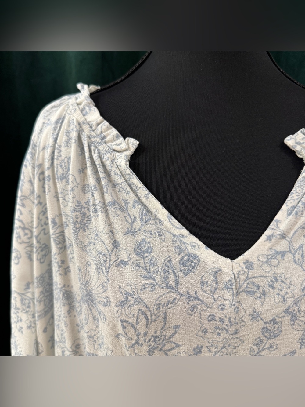 Ces Femme NWT Blue Floral Toile Print Rayon Peasant Blouse Size Medium